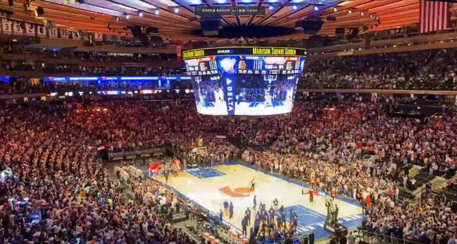 오늘자 백신 맞은 뉴욕 근황.gif